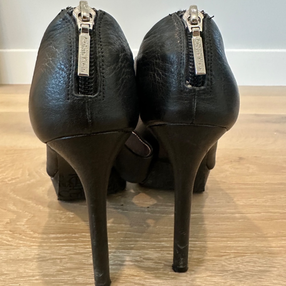 Calvin Klein black leather high heel platform shoes - size 8 - Picture 4 of 9